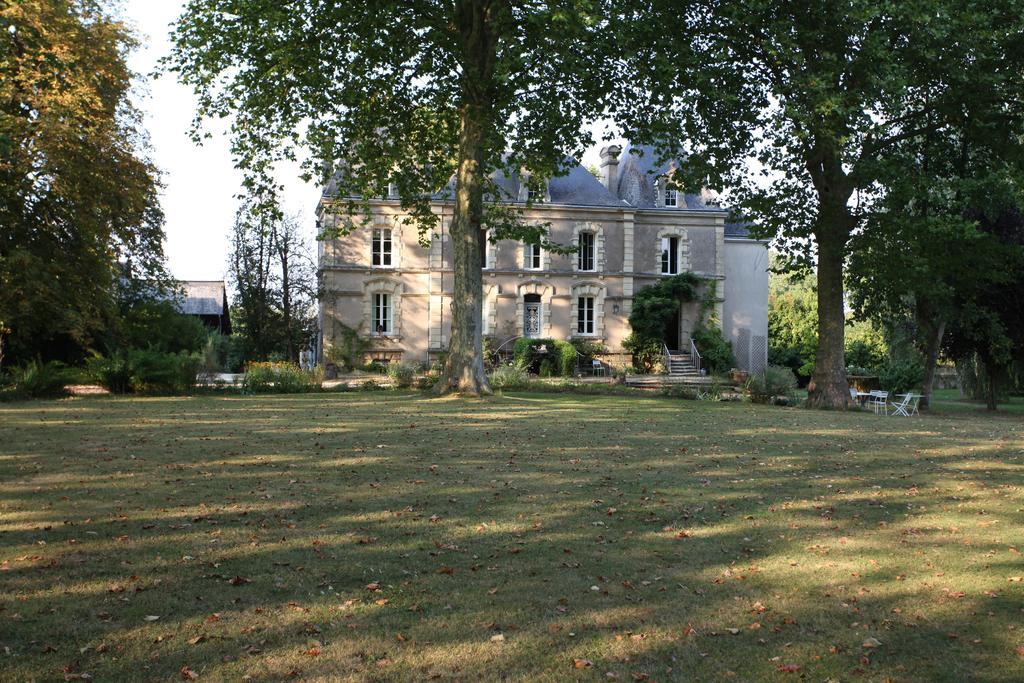 Chateau Du Beugnon Bed & Breakfast Tigné Dış mekan fotoğraf