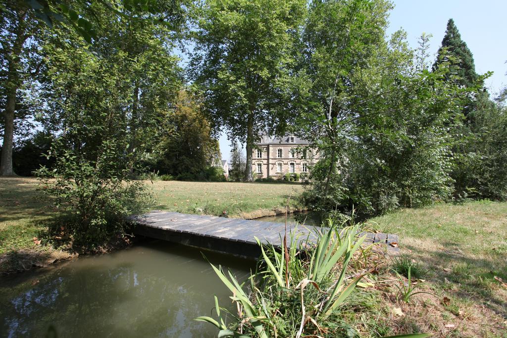 Chateau Du Beugnon Bed & Breakfast Tigné Dış mekan fotoğraf