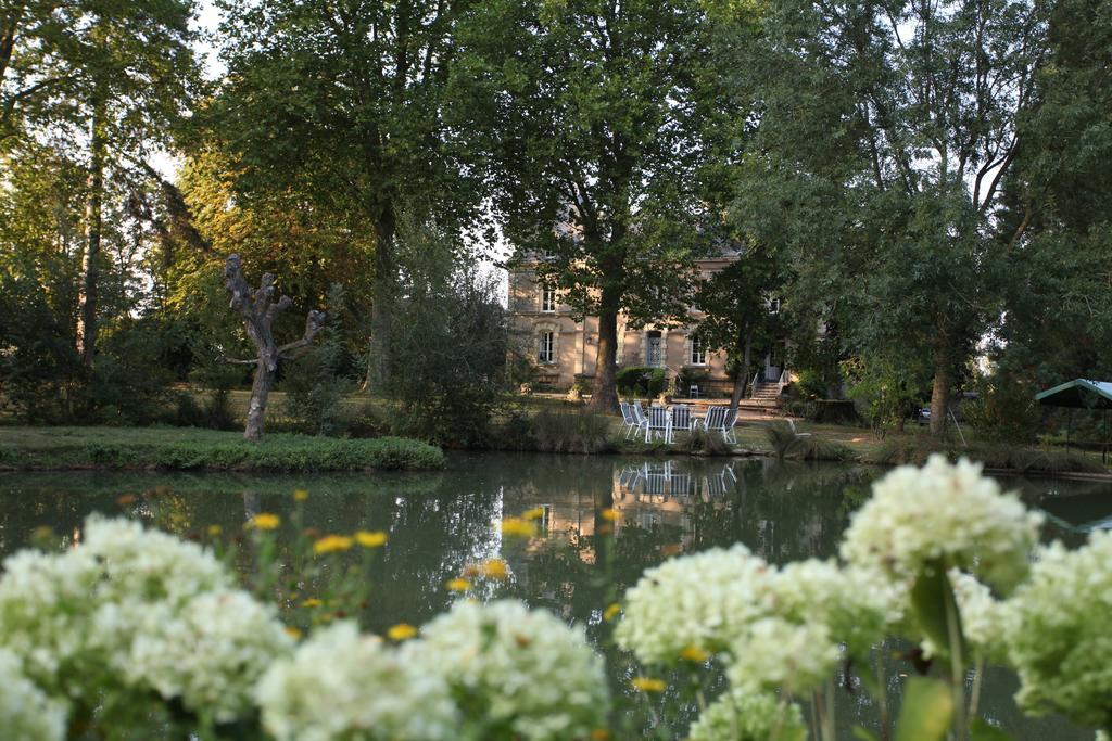 Chateau Du Beugnon Bed & Breakfast Tigné Dış mekan fotoğraf