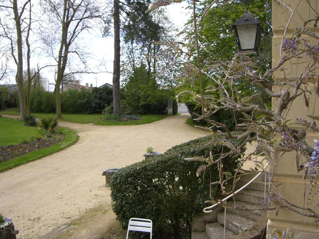 Chateau Du Beugnon Bed & Breakfast Tigné Dış mekan fotoğraf